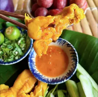 Hình ảnh Chân gà rút xương ủ muối