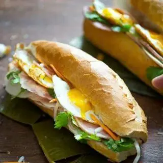 Hình ảnh Bánh mì ốp la 2 trứng