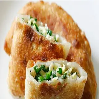 Hình ảnh 2 bánh hẹ 1 trứng 