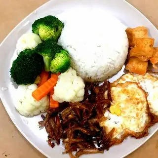 Hình ảnh Cơm cá chi chi chua ngọt - trứng ốp