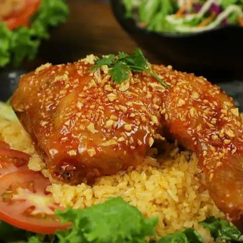 Hình ảnh Cơm Gà Xối Mỡ Phương Nghĩa - Mì Trộn, Cá Viên Chiên Sốt Thái & Bánh Mì Chảo Bò - Phạm Hùng
