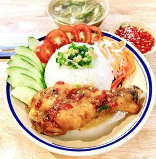 Hình ảnh Combo Cơm Tấm Gà Chiên Mắm (Đùi Lớn) + Canh Thêm
