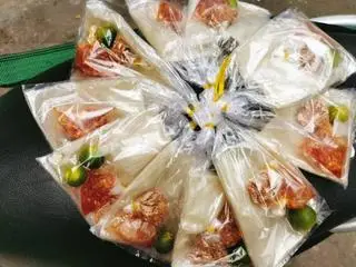 Hình ảnh Bánh tráng ớt rim muối tắc