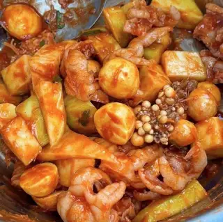 Hình ảnh Chân gà rút xương trộn trứng non sốt Thái phần nhỏ 1 người ăn
