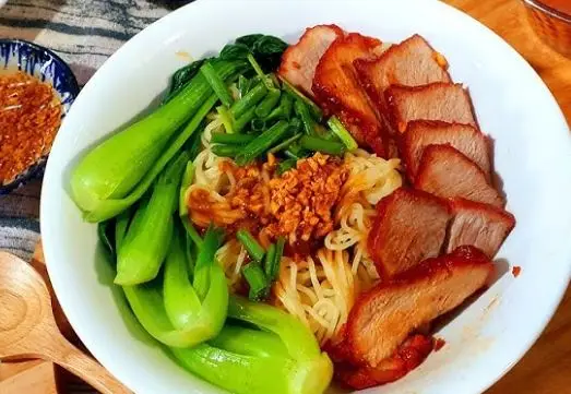 Hình ảnh Hủ tiếu mì khô dầu hào xa xíu