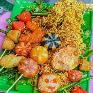 Hình ảnh Mì trộn ốp la viên hải sản
