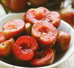 Hình ảnh Mận lắc muối chua chua ngọt ngọt