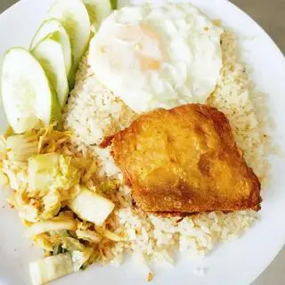 Hình ảnh Cơm chiên má đùi ốp la