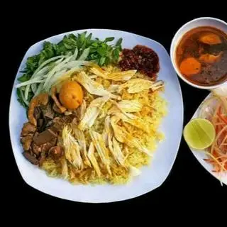 Hình ảnh Cơm gà xé - trứng non