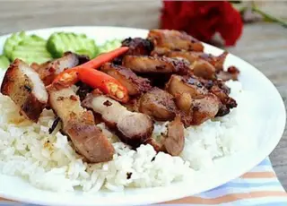 Hình ảnh Cơm ba rọi chiên