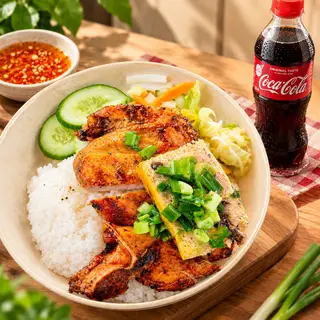 Hình ảnh Cơm tấm sườn chả + Coca