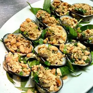 Hình ảnh Sò lông nướng mỡ hành