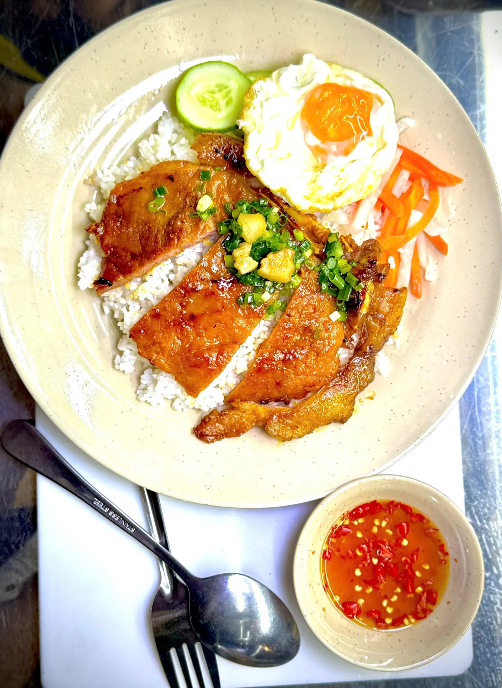 Hình ảnh Cơm tấm sườn trứng