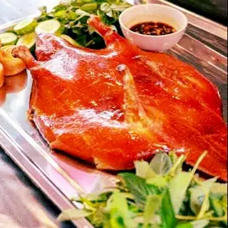 Hình ảnh Nửa con vịt quay tì bà da giòn