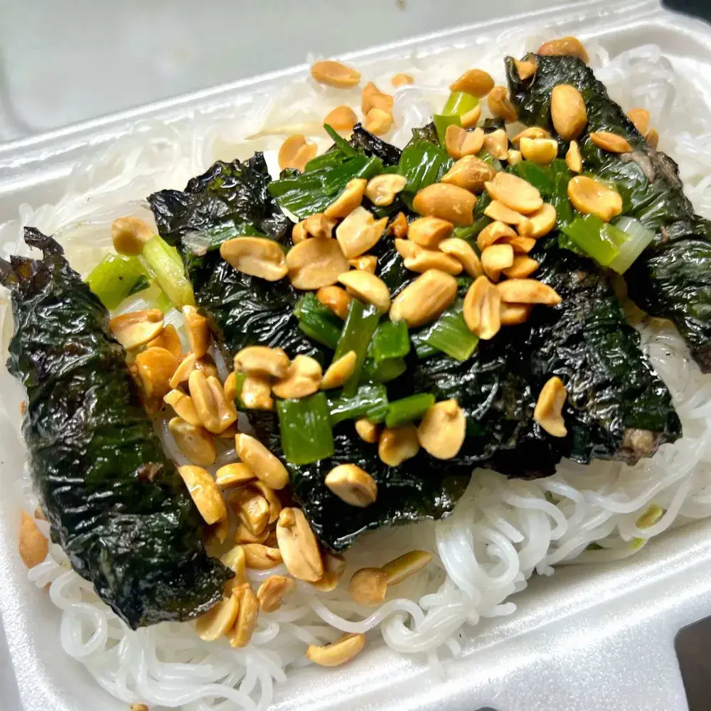 Hình ảnh Bún thịt bò lá lốt nướng