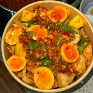 Hình ảnh Chân gà sốt Thái mix trứng non