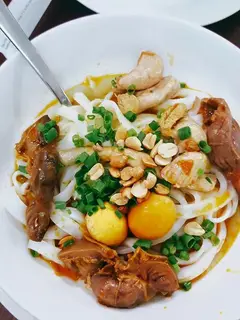 Hình ảnh Mì quảng lòng gà trứng non