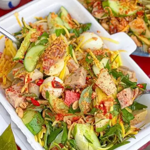 Hình ảnh Tré trộn thập cẩm 1 bánh phồng tôm (tặng 1chai nước 7 up)
