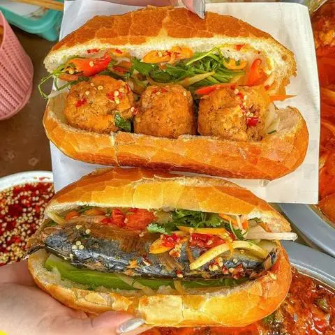 Hình ảnh Bánh Mì Chả Cá Má Hải - Bông Sao