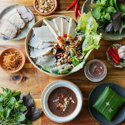 Hình ảnh Bún mắm nêm thịt luộc - chả lụa