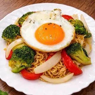 Hình ảnh Mì xào trứng rau củ