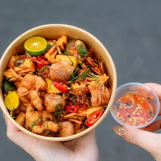 Hình ảnh Chân gà sốt thái  rút xương vừa