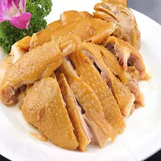 Hình ảnh Gà hun khói nửa con ăn mát - nước chấm thần thánh