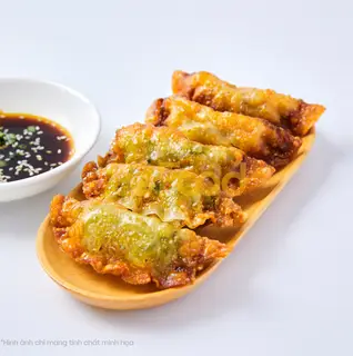 Hình ảnh 1 cái mandu nhân hải sản chiên