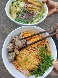 Hình ảnh Bún ngan trộn đầy đủ mọc mề gan
