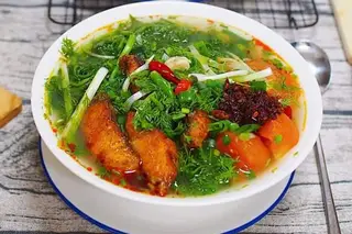 Hình ảnh Bánh đa đỏ cá giòn