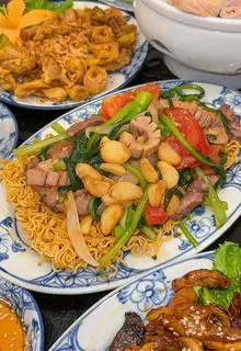 Hình ảnh Mì tôm tim cật xào giòn