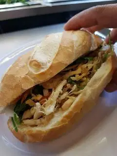 Hình ảnh Bánh mì gà - shredded chicken
