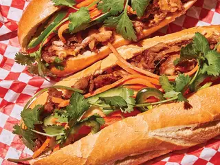 Hình ảnh Bánh mì bì thịt khìa