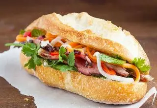 Hình ảnh Bánh mì xá xíu