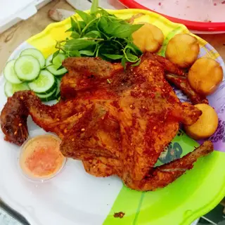 Hình ảnh Gà - bánh bao
