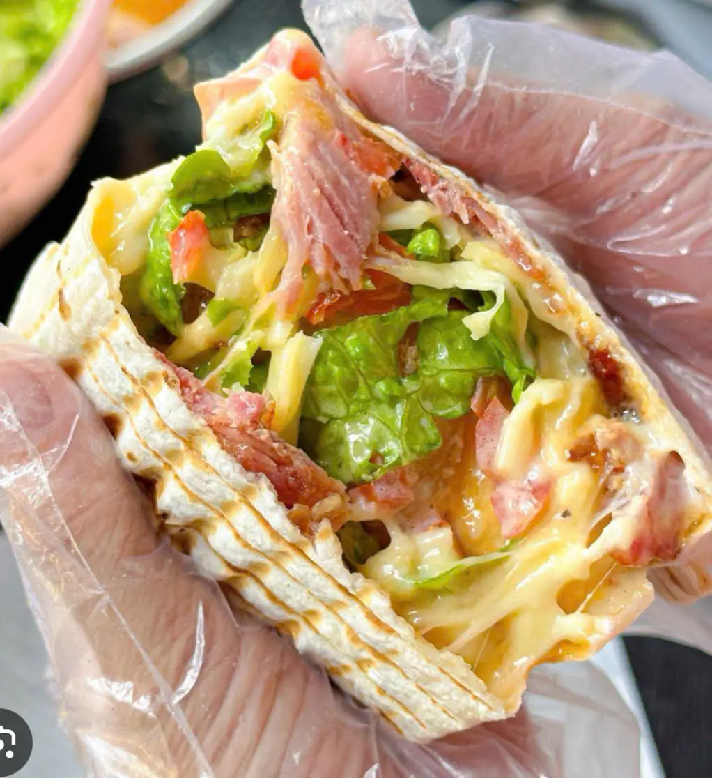 Hình ảnh Tacos xúc xích hun khói