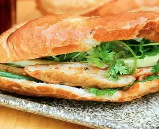 Hình ảnh Bánh mì chả cá