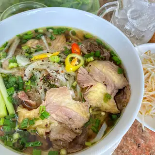Hình ảnh Phở bò gầu giòn