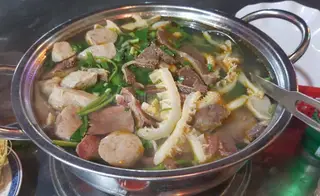 Hình ảnh Lẩu bò thập cẩm vừa