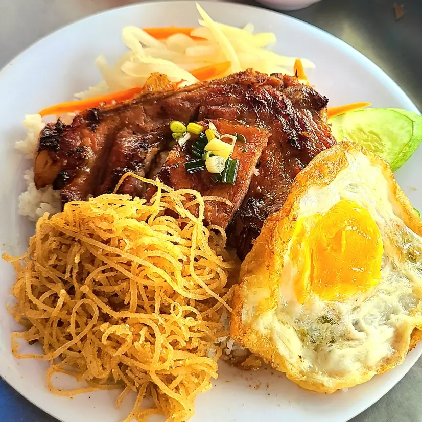 Hình ảnh Cơm sườn bì trứng