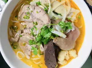 Hình ảnh Bún bò giò nạm