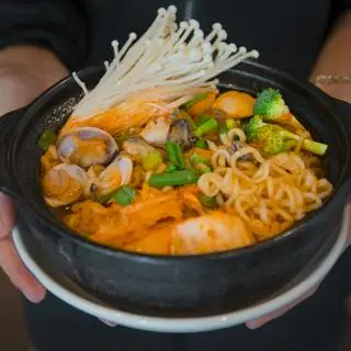 Hình ảnh Mì cay kim chi hải sản