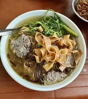 Hình ảnh Bánh đa cua nước chả cá,giò tai.