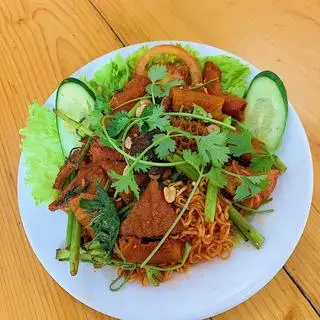 Hình ảnh Phá lấu xào mì gói