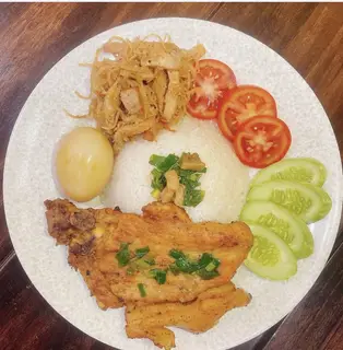 Hình ảnh Cơm sườn bì - trứng kho