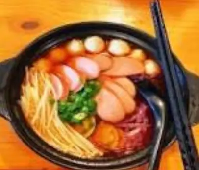 Hình ảnh Mì cay xúc xích