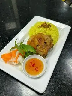 Hình ảnh Cơm gà chiên mắm tỏi