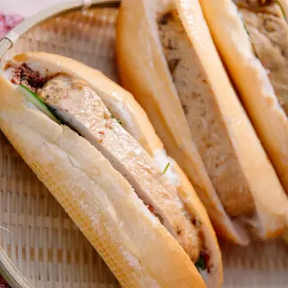 Hình ảnh Bánh mì kẹp chả