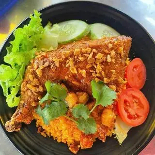 Hình ảnh Combo 2 cơm chiên đùi góc tư + 1 ốp la+ 1 xúc xích