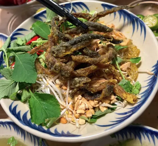 Hình ảnh Miến trộn lươn giòn